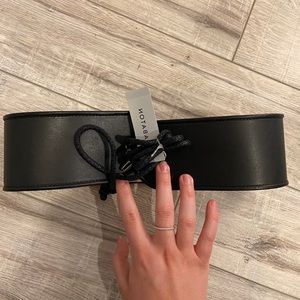NWT✨ Aritzia Babaton padraig belt